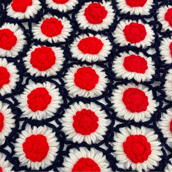Vintage Crocheted Afghan Blanket Daisy 1970s Blanket 3D Flower Power Mid-Century